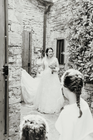 Uscita della sposa verso la chiesa