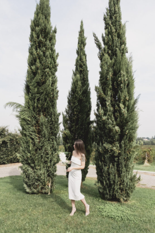Sposa tra i cipressi